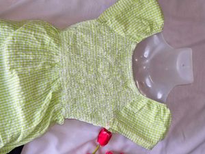 Cute green gingham print top