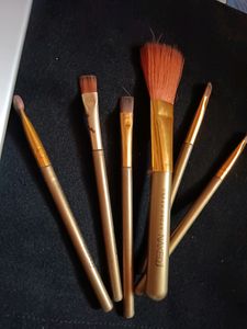 Make-up Brush With Eyelashes