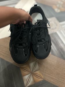 Woman’s Black Chunky Platform Sneakers