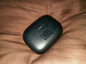 JBL Cool Earbuds.... In Good Condition And Like New... Only 5 Months Old ..