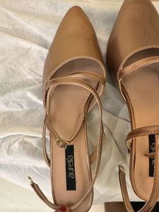 ✨ Pretty heels looking for a new home ✨