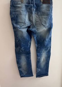 UCB - Distressed Camo Jeans