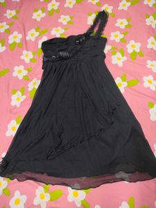 Chic Black One-Shoulder Ruffled Dress