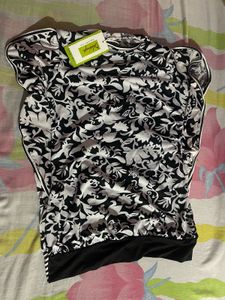 ✨Flash Sale✨Black &amp; White Butterfly Top