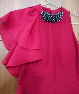 💃Stylish Maroon One-shouldered Gown With Beadwork On The Neck