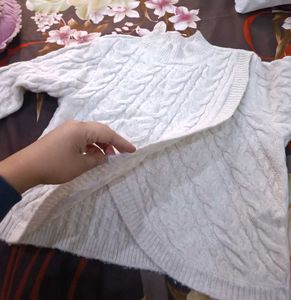 Imported  White Knit Pullover ( New)  ✨