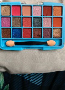 Fashion New Girl 18 Color Eyeshadow Palette