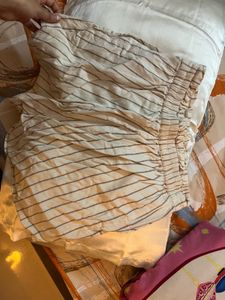 Vero Moda Cream Striped Smocked Shorts – Size XS