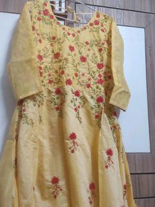 Elegant Yellow Embroidered Kurta