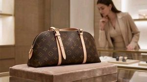 LOUIS VUITTON**SQUIRE EAST WEST BAG WD BOX