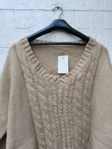 New with tag Premium Cozy Cable Knit V-Neck Croppe