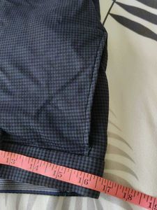 Stylish Checked Trousers-check descripti