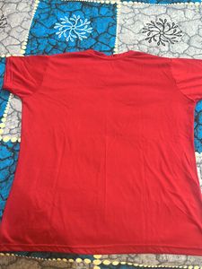 RED TSHIRT NEW WITHOUT TAG 100%COTTON FREE GIFT