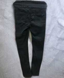 High-Waisted Jeans