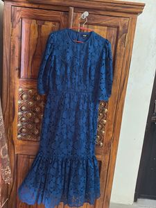 Styli Elegant Navy Lace bodycon Midi Dress