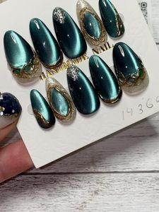Emerald Aura Cat-Eye Press-On Nails 💚✨