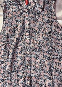 Chic Sleeveless Floral Button-Up Top