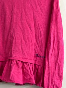 pink top