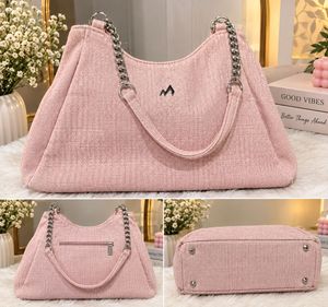 Stylish Pink Textured Tote Bag 🩷