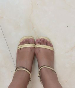 Stylish Strappy Flat Sandals