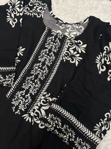 Entricated black embroidery kurta set new