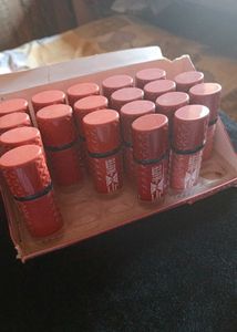 Luxury Lip Gloss Set.... 200 + lipsticks ... .. 6