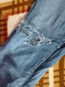 Stylish Ragged  Blue Denim Jeans