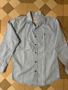 💙Light Blue Button-Up Shirt
