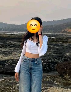 Chic White Cropped Puff Sleeve Top