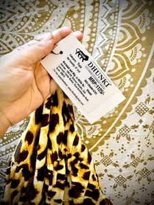 Chic Leopard Print Ruched Crop Top