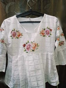 White Chikankari Kurta with Floral Embroidery🤍🌸
