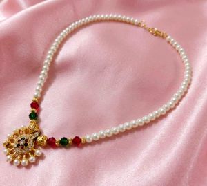 Elegant Pearl Necklace with Pendant