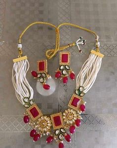 Exquisite Kundan Necklace and Earring Set