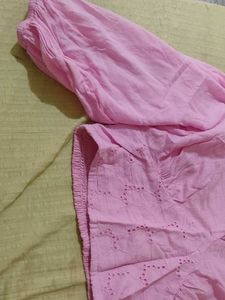 pink top