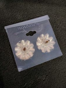 Elegant Black Flower Stud Earrings