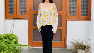 Forever 21 Floral Lace Cold Shoulder Top