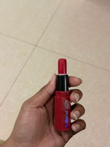 Lipstick Bundle: Kiss Beauty, Glam Fam &amp; More!