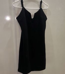 Chic Black V-Neck Mini Dress