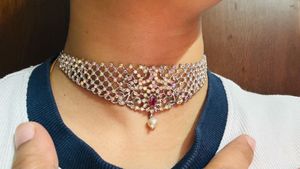 Stunning Rhinestone Choker Necklace
