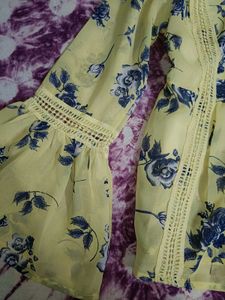 Chic Yellow Floral Top💛✨