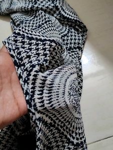 Elegant nive blue &amp; White top