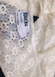 Cream Lace Y2K crop top 👍