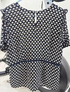 Chic Geometric Print V-Neck Top
