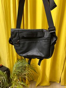Cross body travel bag