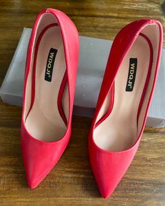 Offer ❤️❤️Red Hot Pumps in great condition
