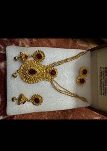 Exquisite Gold-Tone Indian Jewelry Set with Red St