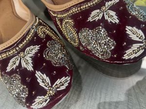 Embroidered Ethnic Juttis