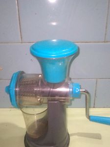 Hand Mini Juicer
