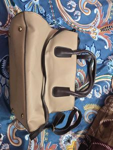 Elegant Shoulder Bag with Textured Detail