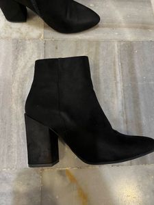 Chic Black Suede Block Heel Ankle Boots